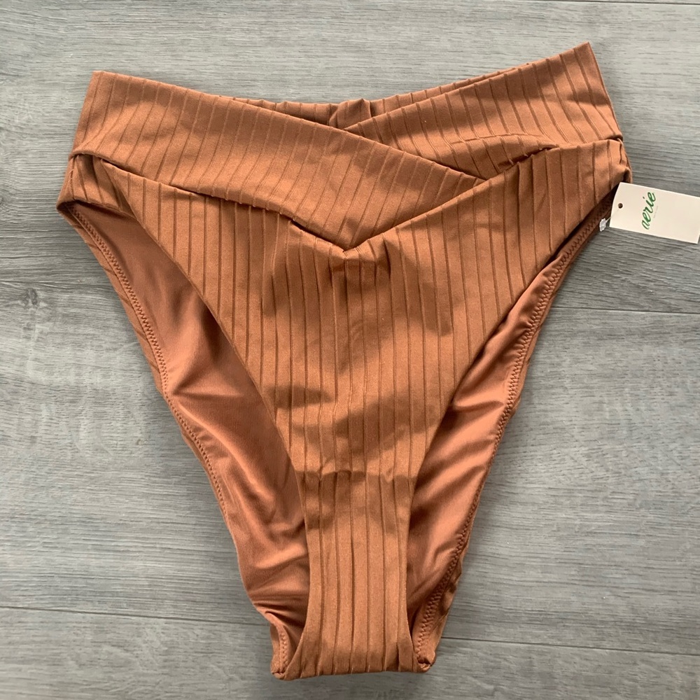 COPY - Aerie High waisted cut cheeky Bottom L